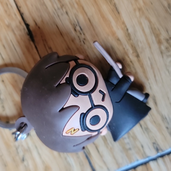 Assorted Jewelry And Keychains - Picture 6 of 15